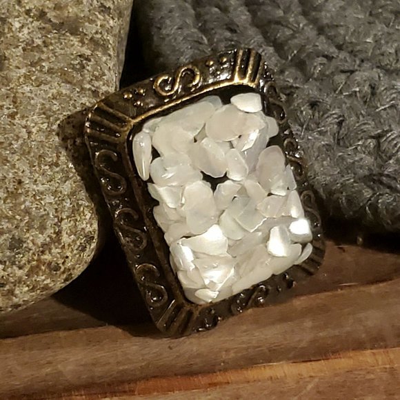 Antique Brass Mother of Pearl Black Resin Domed Cocktail Statement Ring #E2 - Picture 4 of 8